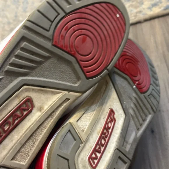 Fire red Jordan 3s Authentic - Picture 8 of 11